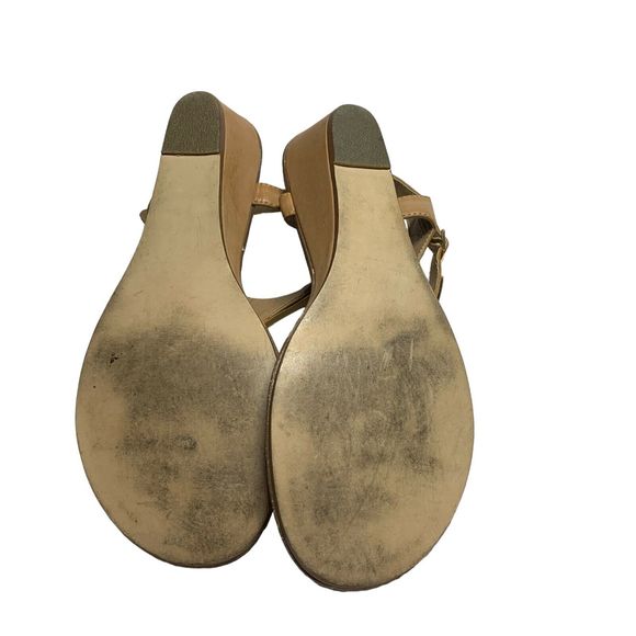 Steve Madden Gold Thong Sandals Size 6.5 1" Heel Good Condition Beachy Resort - Picture 7 of 7